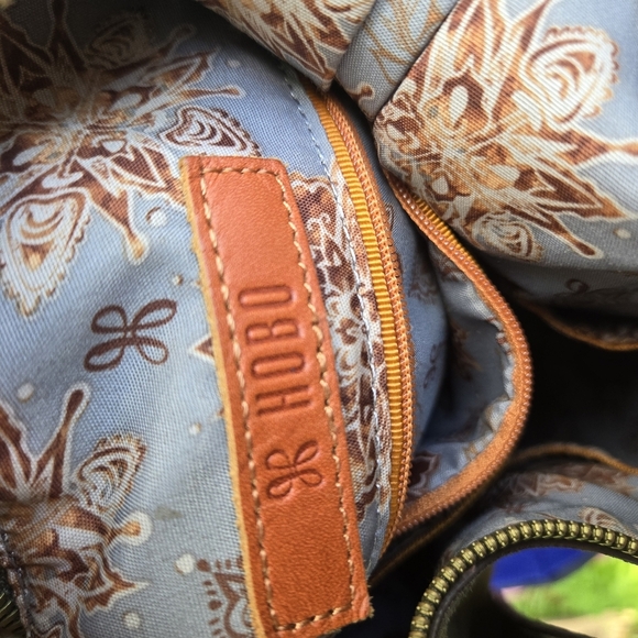 Hobo Marley Green Suede Shoulder Bag - Picture 8 of 11